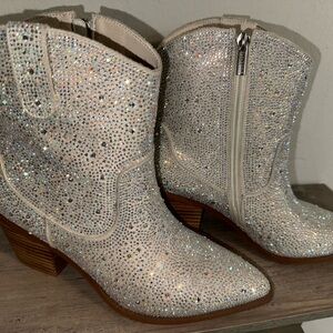 Sparkly Cowgirl Booty 🤍✨